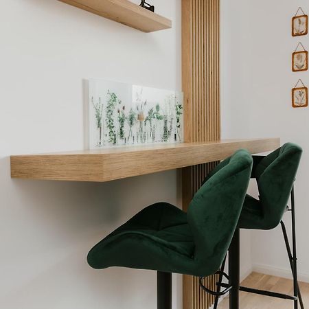 The Forest - Luxe Central Apt With Free Secured Parking Braşov Exteriör bild