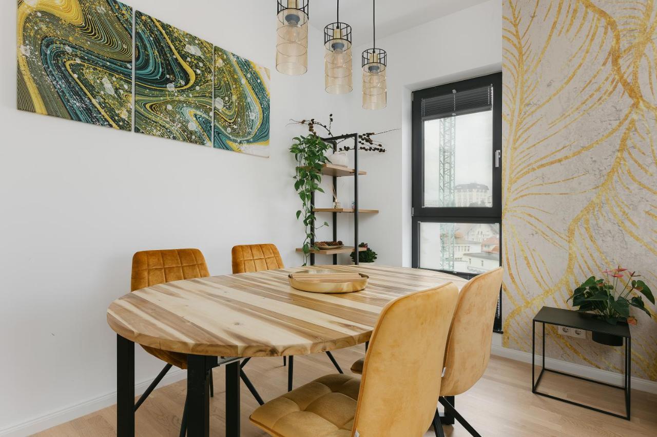 The Forest - Luxe Central Apt With Free Secured Parking Braşov Exteriör bild