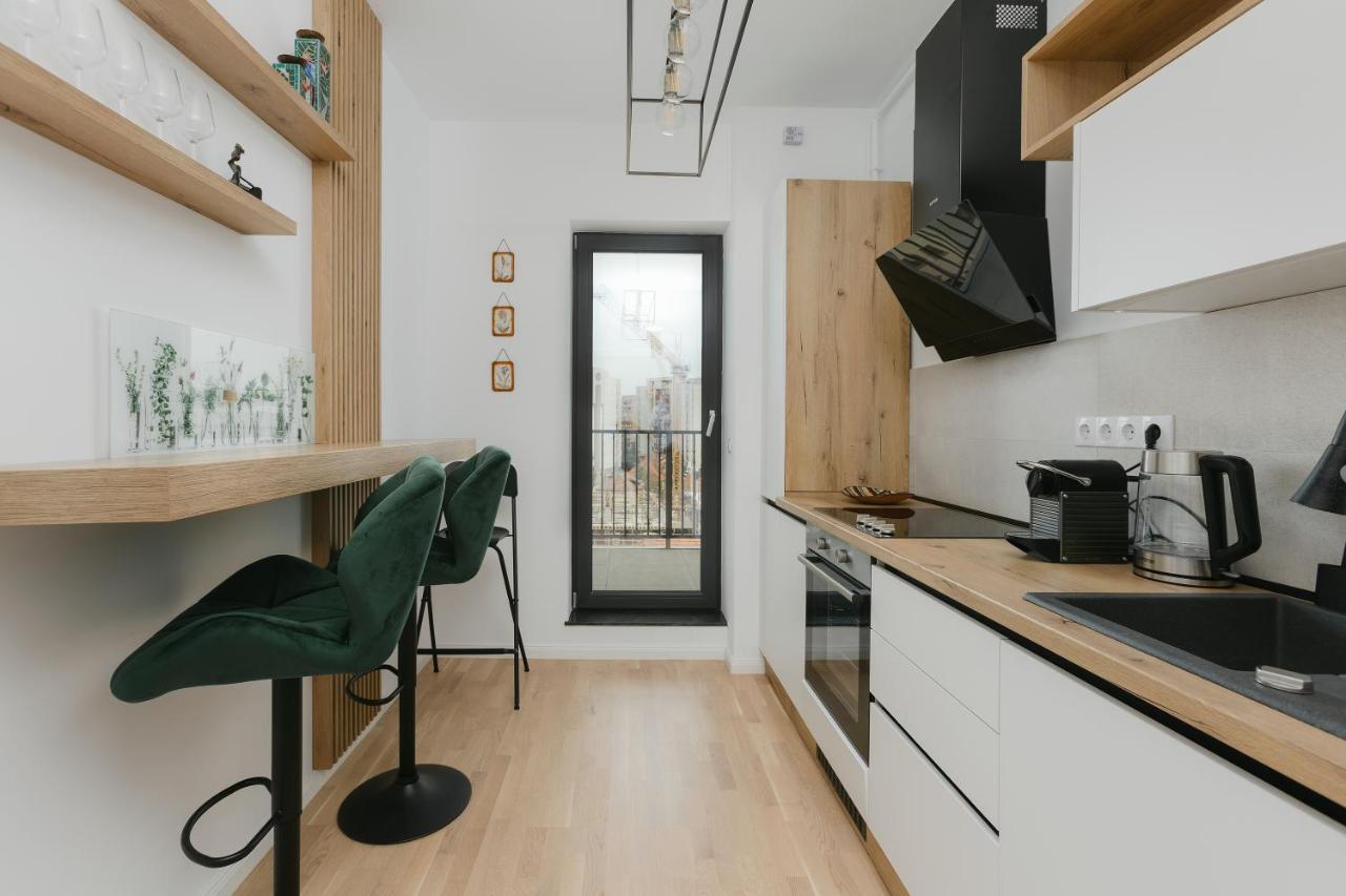 The Forest - Luxe Central Apt With Free Secured Parking Braşov Exteriör bild