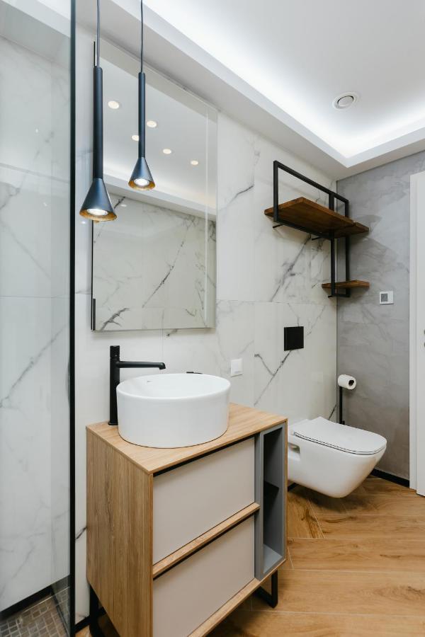 The Forest - Luxe Central Apt With Free Secured Parking Braşov Exteriör bild