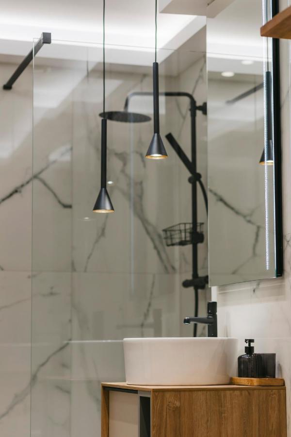 The Forest - Luxe Central Apt With Free Secured Parking Braşov Exteriör bild
