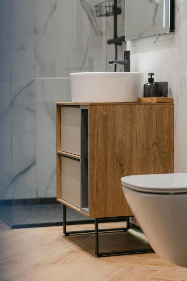 The Forest - Luxe Central Apt With Free Secured Parking Braşov Exteriör bild